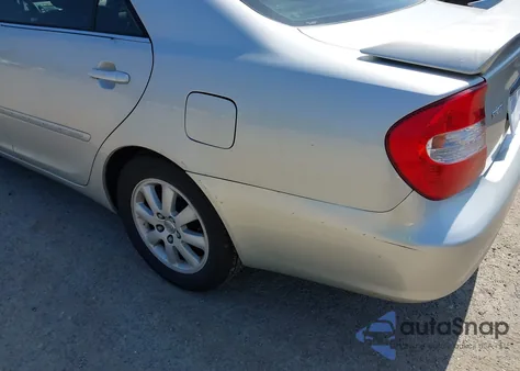 2004 Toyota Camry Xle z USA, uszkodzony, nr VIN 4T1BE32KX4U898272